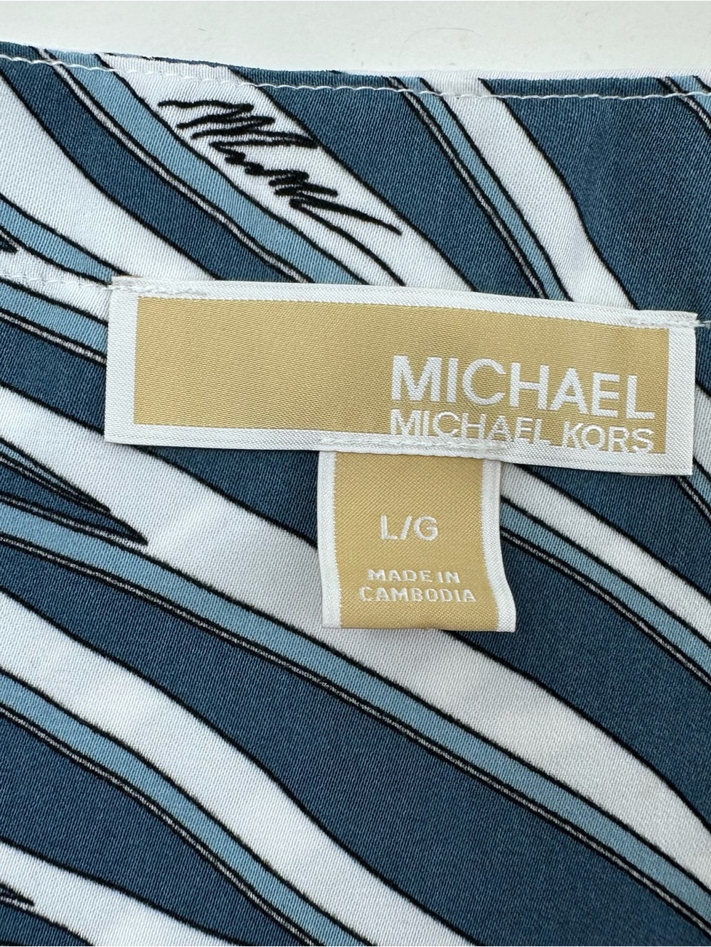 MICHAEL Michael Kors Blue and White Wave-Print V-Notch Blouse - Picture 4 of 7